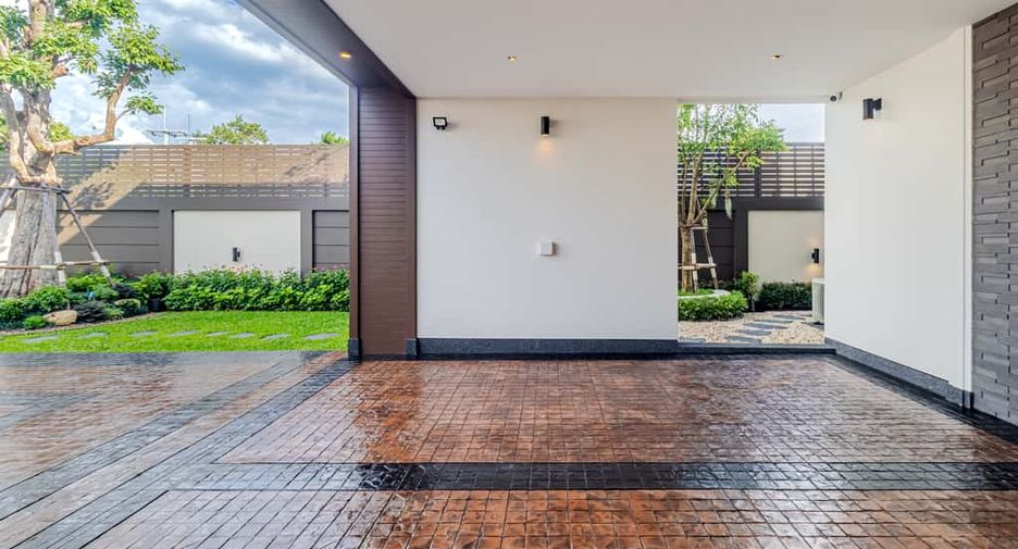 For sale 4 bedrooms house in Mueang Chiang Mai, Chiang Mai