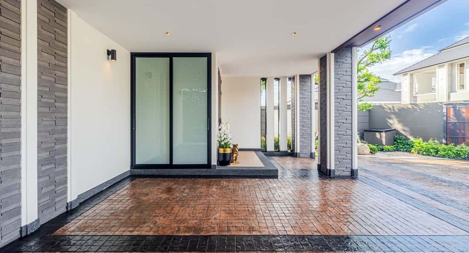 For sale 4 bedrooms house in Mueang Chiang Mai, Chiang Mai