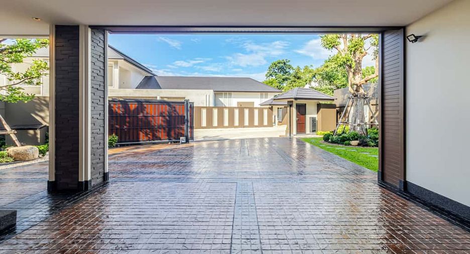 For sale 4 bedrooms house in Mueang Chiang Mai, Chiang Mai