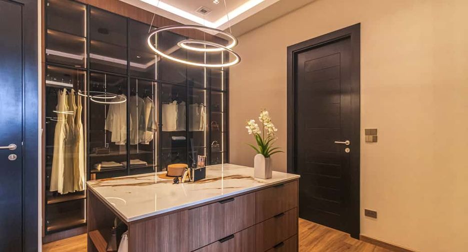 For sale 4 bedrooms house in Mueang Chiang Mai, Chiang Mai