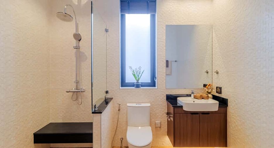 For sale 4 bedrooms house in Mueang Chiang Mai, Chiang Mai