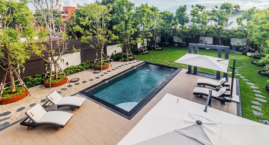 For sale 4 bedrooms house in Mueang Chiang Mai, Chiang Mai