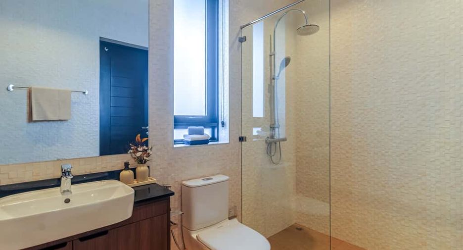 For sale 4 bedrooms house in Mueang Chiang Mai, Chiang Mai