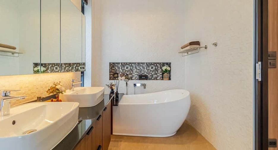 For sale 4 bedrooms house in Mueang Chiang Mai, Chiang Mai