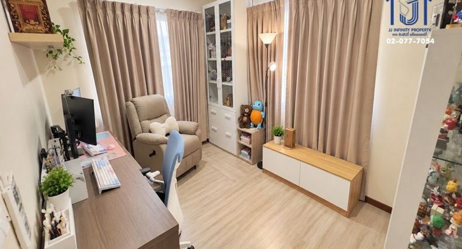 For sale 4 bedrooms house in Min Buri, Bangkok