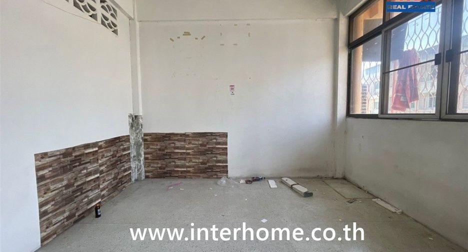 For sale 4 bedrooms retail Space in Min Buri, Bangkok