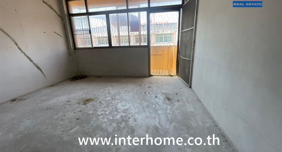 For sale 4 bedrooms retail Space in Min Buri, Bangkok