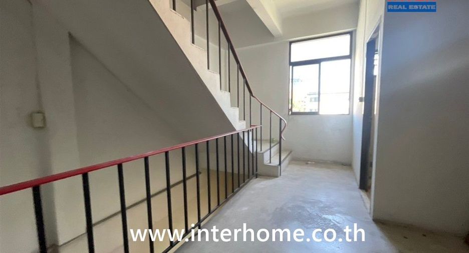 For sale 4 bedrooms retail Space in Min Buri, Bangkok