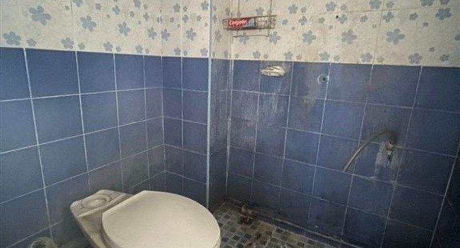 For sale 4 bedrooms retail Space in Min Buri, Bangkok