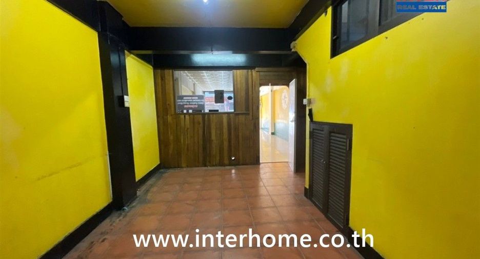For sale 4 bedrooms retail Space in Min Buri, Bangkok