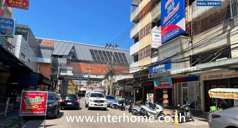 For sale 4 bedrooms retail Space in Min Buri, Bangkok