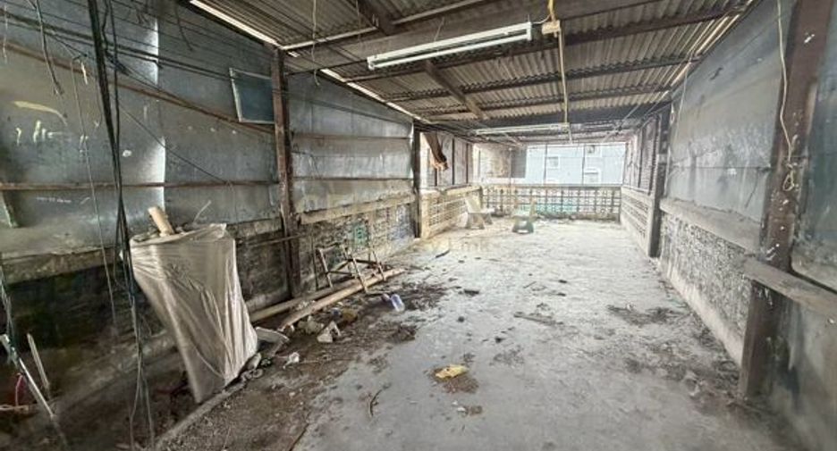 For sale 4 bedrooms warehouse in Din Daeng, Bangkok