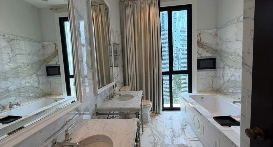 À louer 2 chambres condo à Pathum Wan, Bangkok