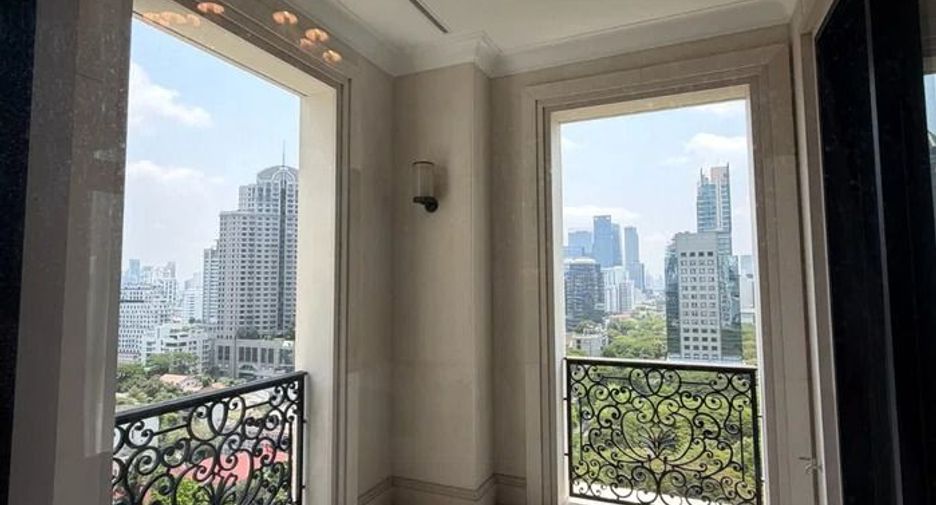 À louer 2 chambres condo à Pathum Wan, Bangkok