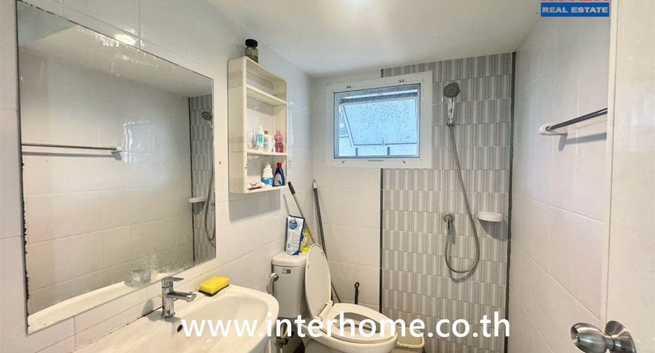 For sale 3 bedrooms house in Krathum Baen, Samut Sakhon