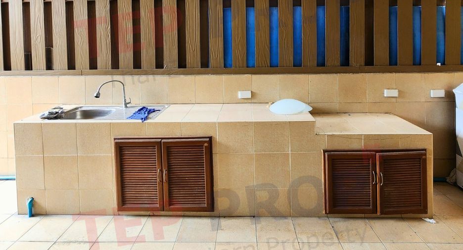 For rent and for sale 4 bedrooms house in Si Racha, Chonburi