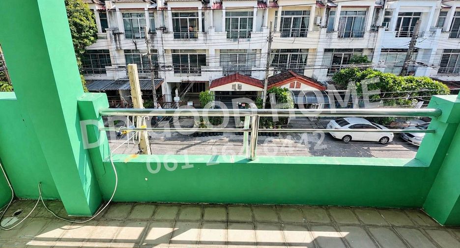 For sale 4 bedrooms townhouse in Don Mueang, Bangkok
