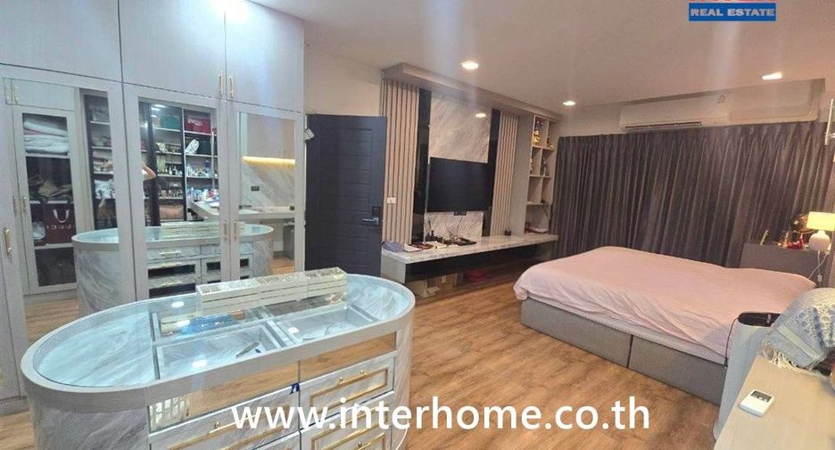 For sale 5 bedrooms house in Sai Mai, Bangkok