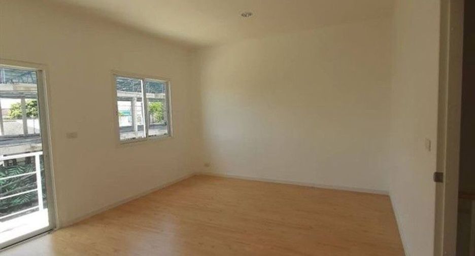For sale 2 bedrooms townhouse in Sai Noi, Nonthaburi