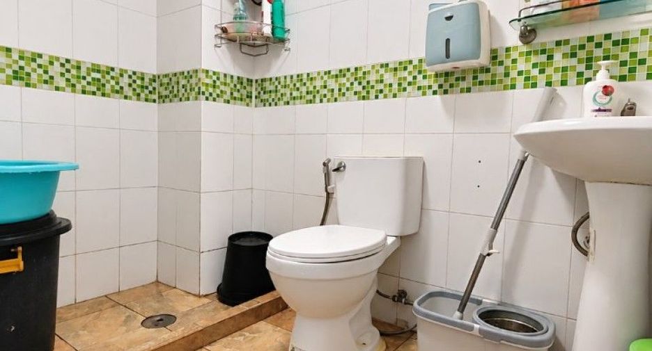 For sale 2 bedrooms townhouse in Bang Kapi, Bangkok