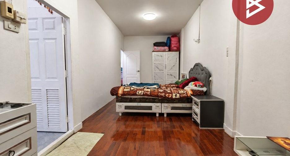 For sale 2 bedrooms townhouse in Bang Kapi, Bangkok
