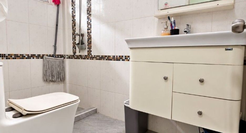 For sale 2 bedrooms townhouse in Bang Kapi, Bangkok