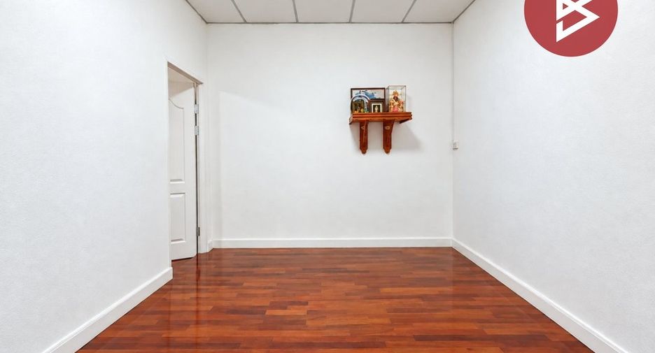 For sale 2 bedrooms townhouse in Bang Kapi, Bangkok