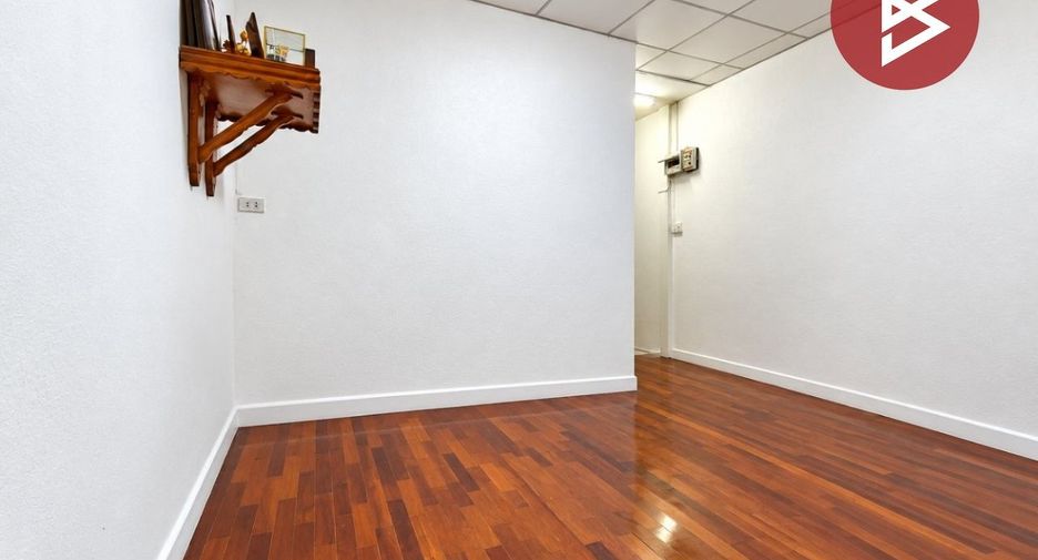 For sale 2 bedrooms townhouse in Bang Kapi, Bangkok