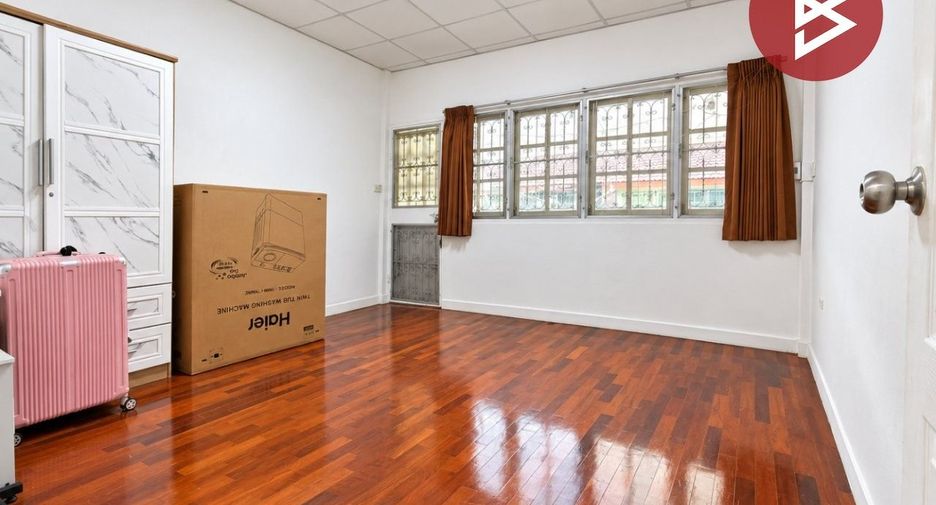 For sale 2 bedrooms townhouse in Bang Kapi, Bangkok