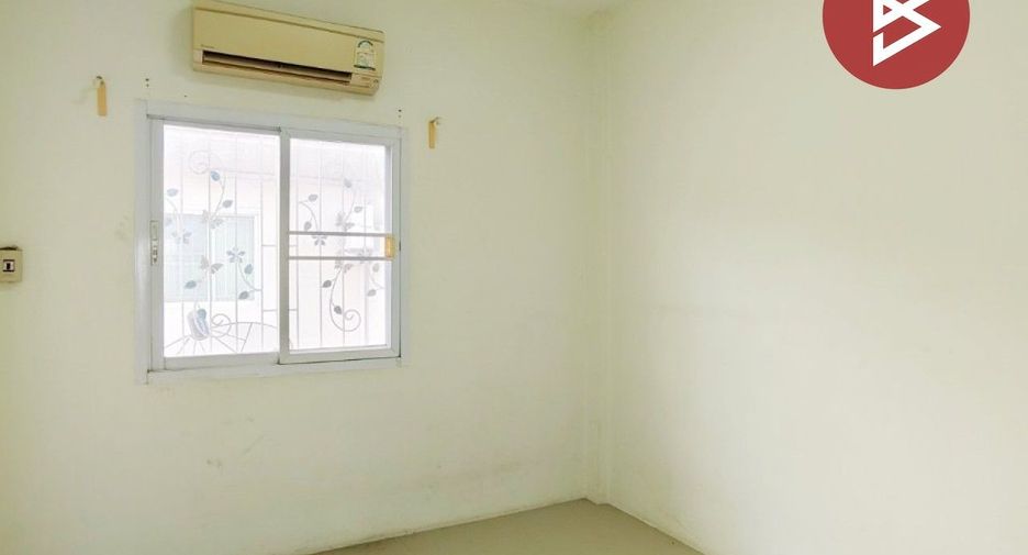 À vendre 3 chambres maison de ville à Krathum Baen, Samut Sakhon