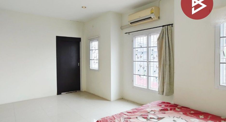 À vendre 3 chambres maison de ville à Krathum Baen, Samut Sakhon