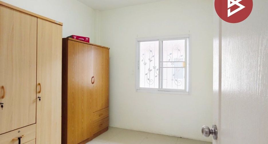 À vendre 3 chambres maison de ville à Krathum Baen, Samut Sakhon