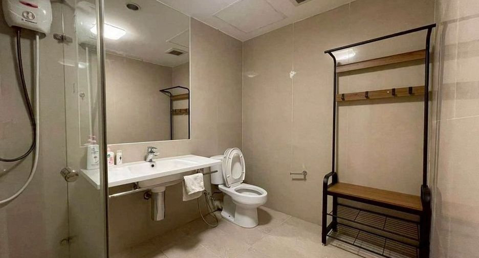 For rent 2 ベッドルーム condo in Sathon, Bangkok