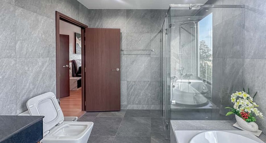 For sale 3 bedrooms condo in Mueang Chiang Mai, Chiang Mai