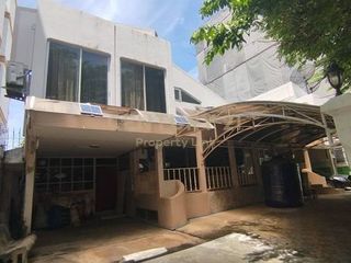 For sale 4 bedrooms house in Din Daeng, Bangkok