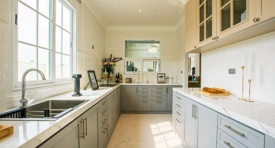 For sale 4 bedrooms house in Bang Khae, Bangkok