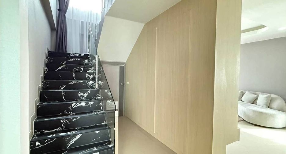 À vendre 5 chambres villa à Bang Lamung, Chonburi