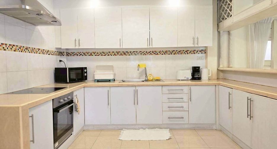 For rent 4 bedrooms villa in Bang Lamung, Chonburi