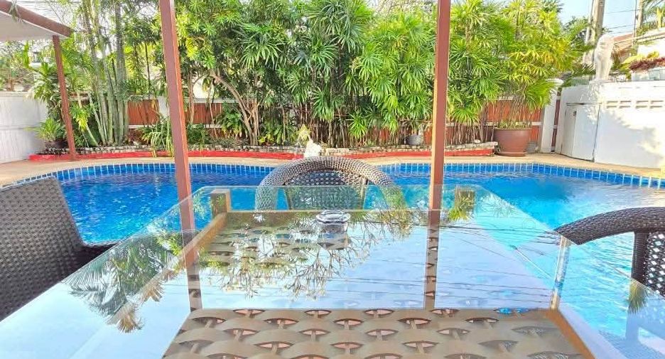 For rent 4 bedrooms villa in Bang Lamung, Chonburi