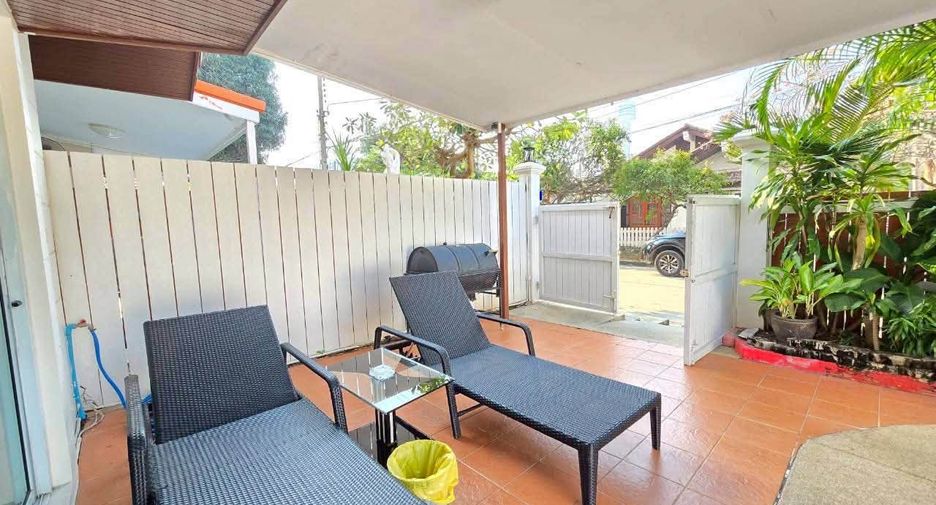 For rent 4 bedrooms villa in Bang Lamung, Chonburi