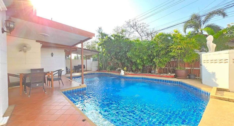 For rent 4 bedrooms villa in Bang Lamung, Chonburi