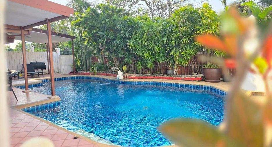 For rent 4 bedrooms villa in Bang Lamung, Chonburi