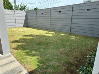 For rent 3 bedrooms townhouse in Saphan Sung, Bangkok