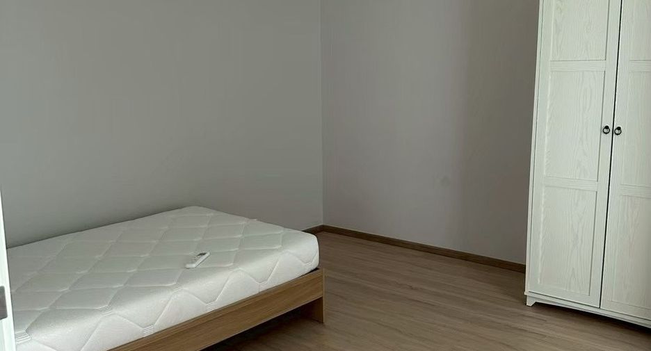 For rent 3 bedrooms townhouse in Saphan Sung, Bangkok