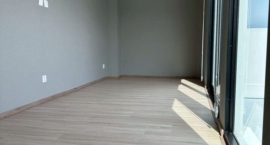 For rent 3 bedrooms townhouse in Saphan Sung, Bangkok