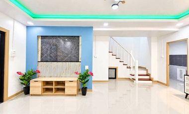 À vendre 3 chambres maison de ville à Sai Noi, Nonthaburi