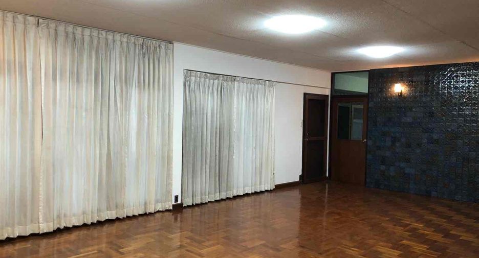 Casa en alquiler de 5 habitaciones en Bang Na, Bangkok