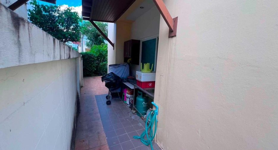 For sale 4 bedrooms house in San Sai, Chiang Mai