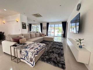For rent 4 bedrooms villa in Bang Lamung, Chonburi