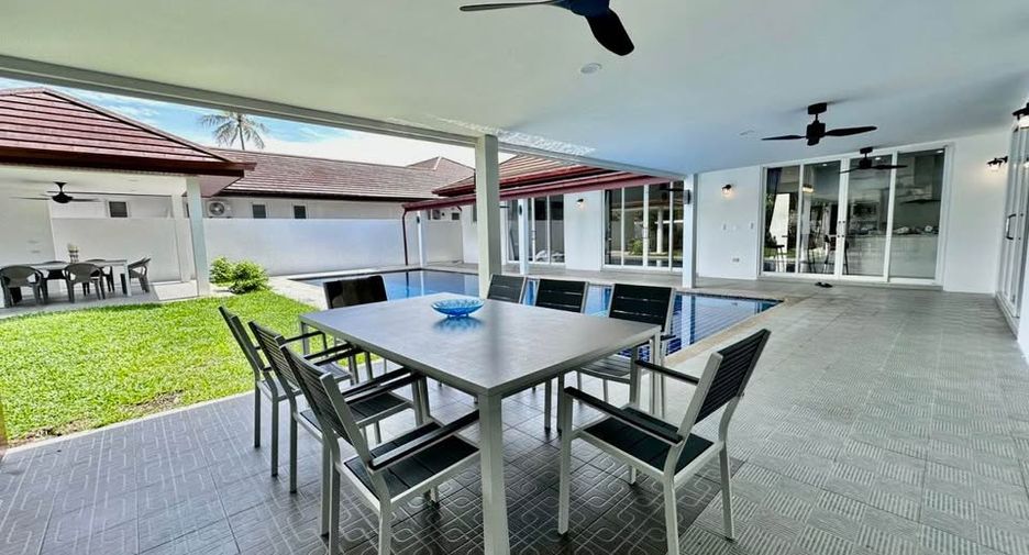 For rent 4 bedrooms villa in Bang Lamung, Chonburi